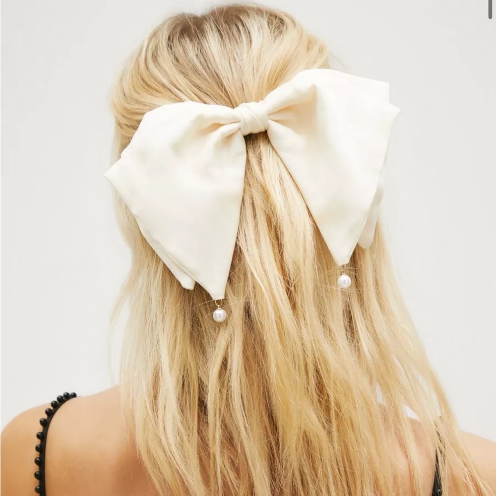 NWT Nasty Gal Satin Pearl Drop Bow Hair Clip